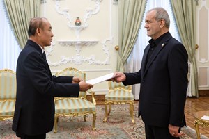 ເອກອັກຄະລັດຖະທູດລາວ ຍື່ນສານຕາຕັ້ງຕໍ່ ປະທານາທິບໍດີ ອີຣານ