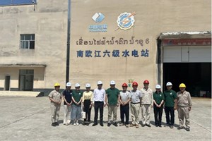 ສ້າງຫຼັກສູດປະລິນຍາຕີພາສາຈີນໃນສາຂາວິຊາສະເພາະຕ່າງໆ ເພື່ອສ້າງບຸກຄະລາກອນທີ່ມີຄວາມສາມາດທີ່ຫຼາກຫຼາຍໃນລະດັບສູງ