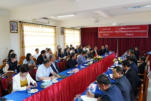 ຄະນະຜູ້ແທນມະຫາວິທະຍາໄລ ສປ ຈີນ ພົບປະຮ່ວມມືດ້ານວິຊາການ ຢູ່ໂຮງຮຽນການເມືອງ ແລະການປົກຄອງແຂວງຫຼວງພະບາງ