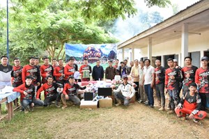 ກຸ່ມລົດວິບາກເມືອງປາກລາຍ ມອບອຸປະກອນການສຶກສາ-ກິລາໃຫ້ໂຮງຮຽນປະຖົມນາຄານ