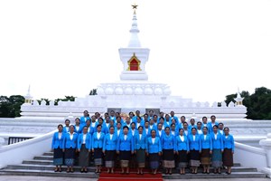 ຄະນະຜູ້ແທນແມ່ຍິງລາວ ວາງພວງມາລາຕ້ອນຮັບກອງປະຊຸມໃຫຍ່ຜູ້ແທນແມ່ຍິງລາວທົ່ວປະເທດ ຄັ້ງທີ IX