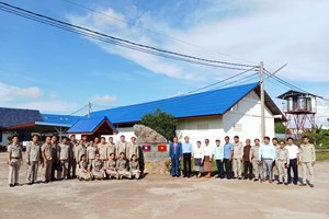 ມອບ-ຮັບ ໂຮງຮຽນມັດທະຍົມ-ວິຊາຊີບຕົວແບບມິດຕະພາບລາວ-ຫວຽດນາມ