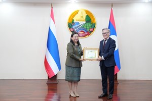 ລັດຖະບານ ສປປ ລາວ ປະດັບຫຼຽນກາມິດຕະພາບ ໃຫ້ແກ່ ທູດໄທ