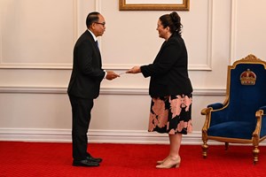 ທ່ານ ຈາຕຸລົງ ບົວສີສະຫວັດ ທູດລາວຄົນໃໝ່ປະຈຳ ນິວຊີແລນ