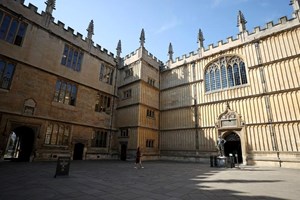 ມະຫາວິທະຍາໄລ Greenwich - Kent ຈະລວມເຂົ້າກັນເປັນ ມະຫາວິທະຍາໄລທີ່ຍິ່ງໃຫຍ່