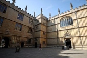 ມະຫາວິທະຍາໄລ Greenwich - Kent ຈະລວມເຂົ້າກັນເປັນ ມະຫາວິທະຍາໄລທີ່ຍິ່ງໃຫຍ່