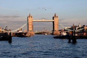 Microsoft ປະກາດລົງທຶນຄັ້ງໃຫຍ່ໃນອັງກິດ