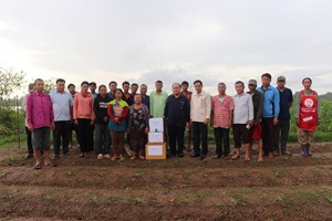 ຊາວກະສີກອນ 30 ກວ່າຄອບຄົວໄດ້ຮັບແນວພັນພືດ