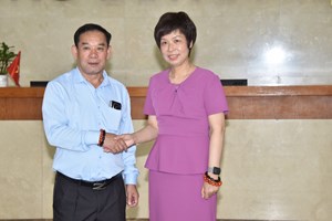 ຜູ້ແທນໜັງສືພິມປະຊາຊົນຢ້ຽມຢາມສຳນັກຂ່າວສານ ແລະ ວິທະຍຸກະຈາຍສຽງຫວຽດນາມ