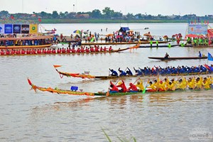 ຊ່ວງເຮືອທ່າວັດຈັນປີນີ້ ມີເຮືອເຂົ້າຮ່ວມ 12 ລຳ