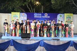 ໄຊຍະບູລີ ແຂ່ງຂັນກອງແອວ ໃນງານເທດສະການບຸນອອກພັນສາປະວໍຣະນາ