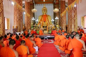 ປວງຊົນລາວຮັກສາໄດ້ຮີດຄອງປະເພນີອັນດີງາມໃນງານບຸນອອກພັນສາ ແລະ ຊ່ວງເຮືອທີ່ທ່າວັດຈັນ