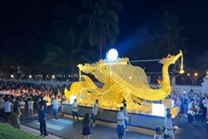 ງານປະກວດເຮືອໄຟງາມ ບຸນອອກພັນສາປະວໍລະນາ ຢູ່ນະຄອນ ຫຼວງພະບາງ