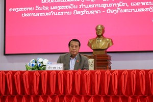 ເຈົ້າແຂວງຄຳມ່ວນ ພົບປະໂອ້ລົມພະນັກງານຫຼັກແຫຼ່ງ ຢູ່ກອງພົນທະຫານຮາບທີ 4