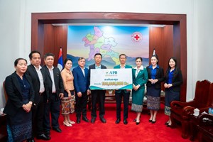 ມອບເງິນສະໜັບສະໜູນກອງປະຊຸມໃຫຍ່ອົງຄະນະພັກອົງການກາແດງແຫ່ງຊາດລາວ