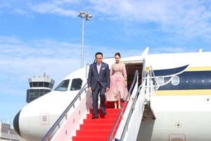 ນາຍົກລັດຖະມົນຕີ ແຫ່ງ ຣາຊະອານາຈັກໄທ ພ້ອມດ້ວຍພັນລະຍາ ແລະ ຄະນະ ເດີນທາງເຖິງນະຄອນຫຼວງວຽງຈັນ