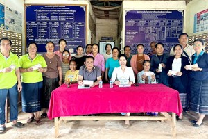 ສະຫະພັນແມ່ຍິງແຂວງຈຳປາສັກ ມອບເງິນໃຫ້ແກ່ກຸ່ມຫັດຖະກຳຟອຍແຂມ 51 ລ້ານກ່ວາກີບ