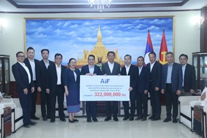 ກຸ່ມບໍລິສັດ ເອໄອເອັຟ ມອບລົດຈັກໃຫ້ຄະນະພົວພັນຕ່າງປະເທດສູນກາງພັກ