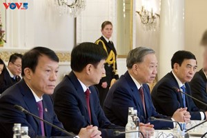 ຫ​ວຽດ​ນາມ ແລະ ແຟງ​ລັງ ຍົກ​ລະ​ດັບ​ການ​ພົວ​ພັນ​ຂຶ້ນ​ເປັນ​ຄູ່​ຮ່ວມ​ມື​ຍຸດ​ທະ​ສາດ