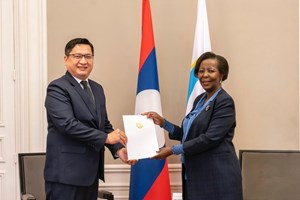 ທູດລາວ ຍື່ນໜັງສືແຕ່ງຕັ້ງຕໍ່ທ່ານເລຂາທິການໃຫຍ່ອົງການຝຣັ່ງໂກໂຟນີສາກົນ