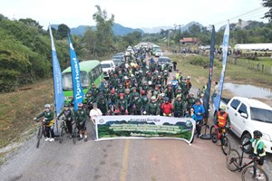 ຄໍາມ່ວນ ຈັດກິດຈະກໍາຂີ່ລົດຖີບເພື່ອສຸຂະພາບ ແລະ ສະຫຼອງຫີນໜາມໜໍ່ເຂົ້າເປັນມໍລະດົກໂລກ