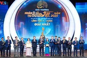 ທ່ານ ເຈິ່ນແທັງເໝີນ ເຂົ້າ​ຮ່ວມ​ພິ​ທີ​ມອບລາງວັນອັດ​ສະ​ລິ​​ຍະດິນ​ແດນ ຫວຽດ ​​ປີ 2025