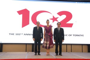 ງານລ້ຽງສະຫຼອງວັນຊາດສາທາລະນະລັດຕວັກກີ ຄົບຮອບ 102 ປີ