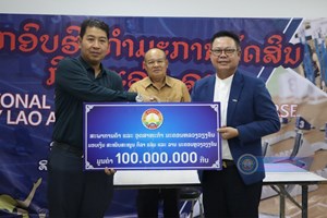 ຫຼາຍພາກສ່ວນ ມອບເງິນສະໜັບສະໜູນທີມນັກກິລແລ່ນ-ລານ ນວ