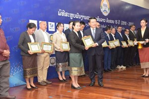 ພິທີສະຫຼຸບຜົນງານຕະຫຼາດທຶນລາວ ຄົບຮອບ 15 ປີ