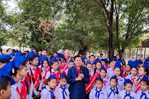 ປະທານປະເທດ ເນັ້ນໃຫ້ເຍົາວະຊົນທັນວາຝຶກຝົນຫຼໍ່ຫຼອມຕົນເອງ ໃຫ້ກາຍເປັນຄົນຮູ້ ມີສະຕິປັນຍາ