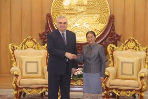 ຮອງປະທານປະເທດ ຕ້ອນຮັບການເຂົ້າຢ້ຽມຂໍ່ານັບອໍາລາຂອງທູດຣັດເຊຍ