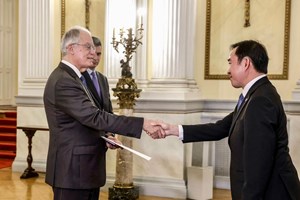 ທ່ານ ດາວວີ ວົງໄຊ ຍື່ນສານຕາຕັ້ງຕໍ່ ປະທານາທິບໍດີ ສ ເກຣັກ