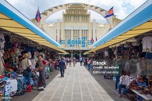 ກຳປູເຈຍ ສົ່ງອອກເຄື່ອງນຸ່ງຫົ່ມ ເກີບ ແລະ ສິນຄ່າເດີນທາງ ມູນຄ່າ 13.6 ຕື້ໂດລາ