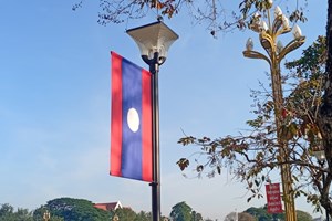 ນວ ປະດັບປະດາຂໍ່ານັບຮັບຕ້ອນວັນຊາດທີ 2 ທັນວາຄົບຮອບ 50 ປີ