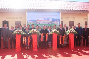 ມອບ-ຮັບອາຄານຮຽນມັດທະຍົມຕອນຕົ້ນລາດບວກແລະດອນຄຳ