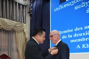 ປະດັບຫຼຽນໄຊແຮງງານຊັ້ນ I , II , III ໃຫ້ແກ່ບຸກຄົນ ກຸ່ມສະມາຄົມພະລັງງານການຮ່ວມມື