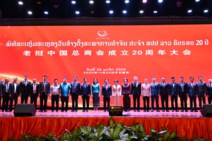 ທ່ານ ຮອງນາຍົກລັດຖະມົນຕີ ເຂົ້າຮ່ວມພິທີສະເຫຼີມສະຫຼອງວັນສ້າງຕັ້ງສະພາການຄ້າຈີນປະຈຳ ສປປ ລາວ ຄົບຮອບ 20 ປີ