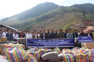 ການນຳແຂວງຊຽງຂວາງມອບເຄື່ອງຊ່ວຍເຫຼືອໃຫ້ບ້ານນ້ຳຮວຍ ແລະ ບ້ານກໍສ່ານ