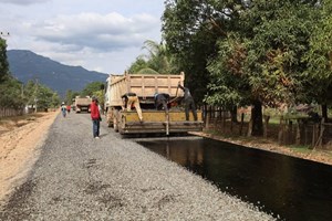 ທາງປູຢາງ 2 ຊັ້ນເຂດບ້ານລະຍາວສຳເລັດ 75%