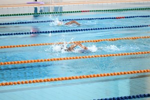 ເປີດການແຂ່ງຂັນກິລາລອຍນໍ້າຄົນພິການ