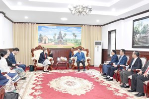 ເຈົ້າແຂວງສະຫວັນນະເຂດ ສົນທະນາໃນຫຼາຍບັນຫາສຳຄັນຮ່ວມກັບທ່ານເອກອັກຄະລັດຖະທູດອົດສະຕຣາລີປະຈຳ ສປປ ລາວ