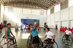 ເປີດສາກແຂ່ງຂັນຢ່າງຄຶກຄື້ນກິລາບານບ້ວງລໍ້ເລື່ອນຄົນພິການ