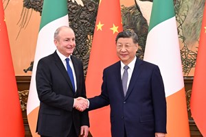 ທ່ານ ສີ​ຈິ້ນ​ຜິງ ພົບ​ປະ​ກັບ​ນາ​ຍົກ​ລັດ​ຖະ​ມົນ​ຕີ​ອຽກ​ລັງ