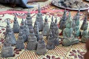 ຄົ້ນພົບພະພຸດທະຮູບເກົ່າແກ່ 105 ອົງ ຢູ່ເມືອງໂຂງ