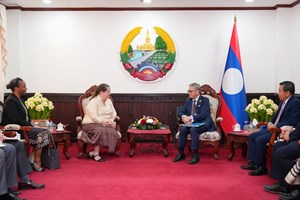 ທ່ານ ທອງສະຫວັນ ພົມວິຫານ ຕ້ອນຮັບເອກອັກຄະລັດຖະທູດ ສະຫະລັດ ອາເມຣິກາ