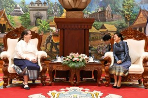 ຮອງປະທານປະເທດ ຕ້ອນຮັບທູດສະຫະລັດ ອາເມຣິກາ ເຂົ້າຢ້ຽມຂໍ່ານັບອໍາລາ