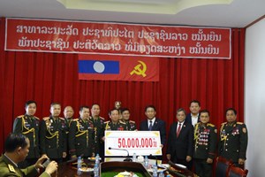 ການນໍາແຂວງຫຼວງພະບາງ ຢ້ຽມຢາມຄົນເຈັບທີ່ກຳລັງປີ່ນປົວສຸຂະພາບຢູ່ໂຮງໝໍບໍລິເວນ 107