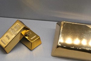 ລາ​ຄາ​ຄຳໃນ​ຕະ​ຫຼາດ​ໂລກບັນລຸ​ຫຼາຍກວ່າ 5,000 ໂດ​ລາ​ຕໍ່ອອນ