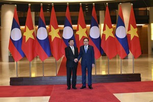 ເລຂາທິການໃຫຍ່, ປະທານປະເທດລາວ ພົບປະກັບ ປະທານສະພາແຫ່ງຊາດ ຫວຽດນາມ