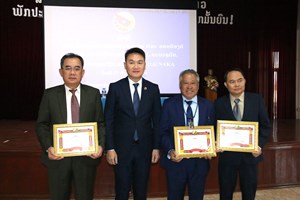 ສຊປລ ມອບຫຼຽນຊາວໜຸ່ມຕະລຸມບອນ ແລະ ໃບຍ້ອງຍໍໃຫ້ ຄະນະຄູຝຶກ-ນັກກິລາເຍົາວະຊົນ ສະໂມສອນ W.I.G NAGA